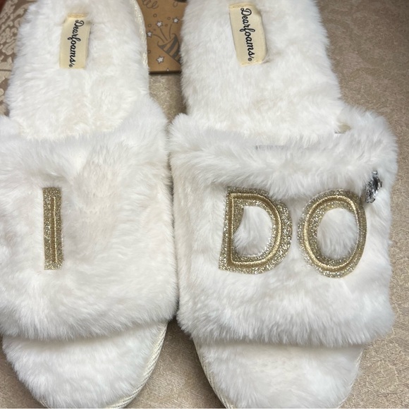Dearfoams bridal White Fuzzy slide Slippers with Gold 'I DO' ring large 8-10 - Picture 3 of 10